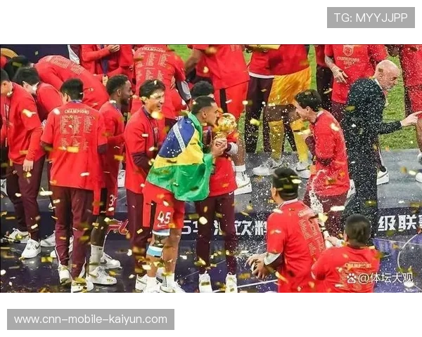 大连队球迷组织发起助威活动，赛场氛围推向高潮